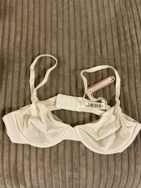 Skims Women's Underwire Bra - Cream Supportive Comfort